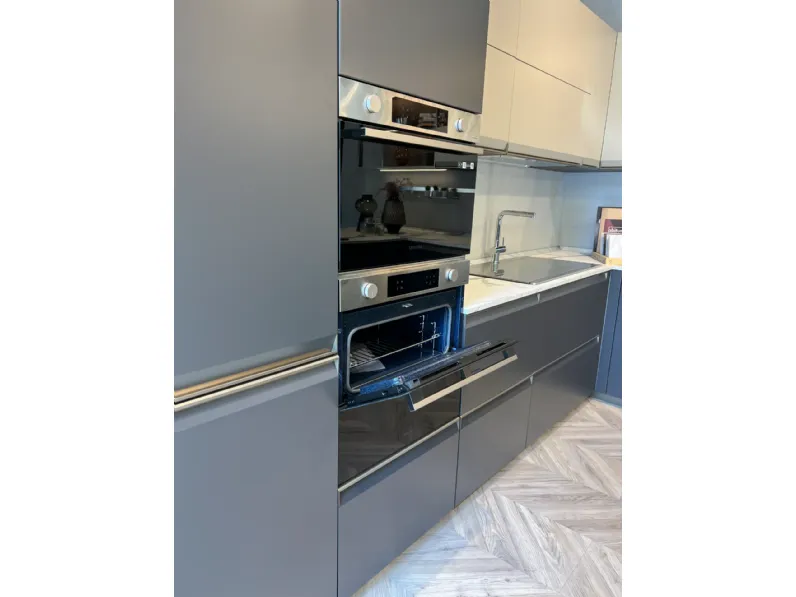 Cucina a prezzo ribassato con penisola design Formalia Scavolini