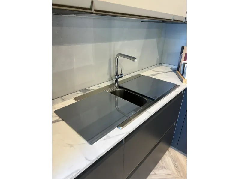 Cucina a prezzo ribassato con penisola design Formalia Scavolini