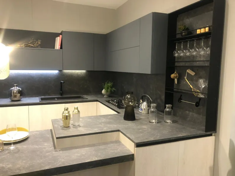 Cucina a prezzo ribassato ad angolo moderna Liberamente Scavolini