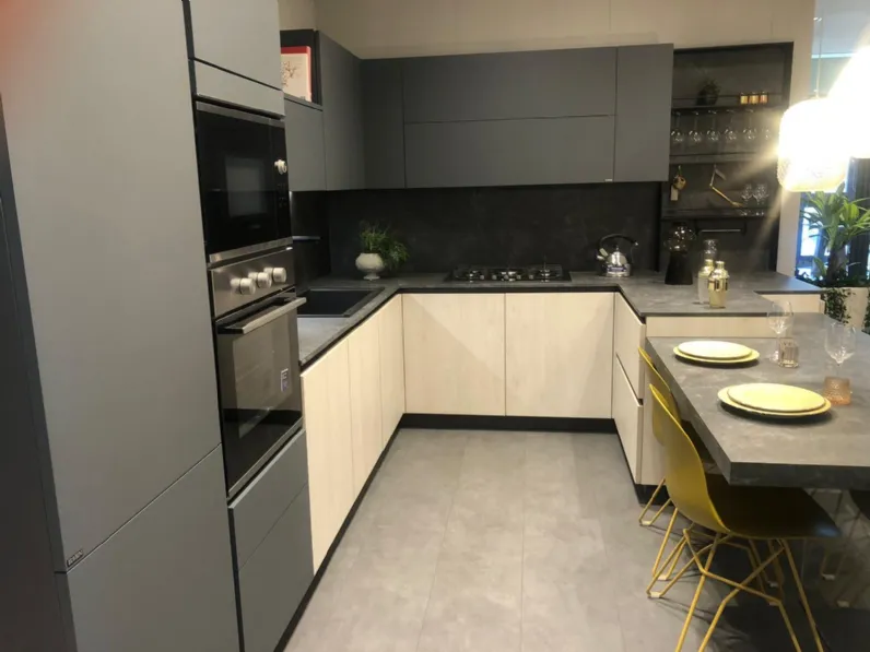 Cucina a prezzo ribassato ad angolo moderna Liberamente Scavolini