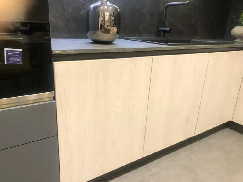 Cucina a prezzo ribassato ad angolo moderna Liberamente Scavolini