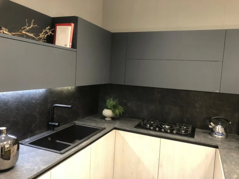 Cucina a prezzo ribassato ad angolo moderna Liberamente Scavolini