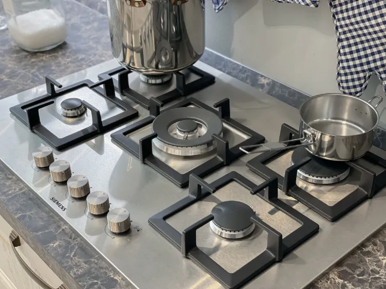 Cucina classica ad angolo Madeleine Scavolini a prezzo ribassato