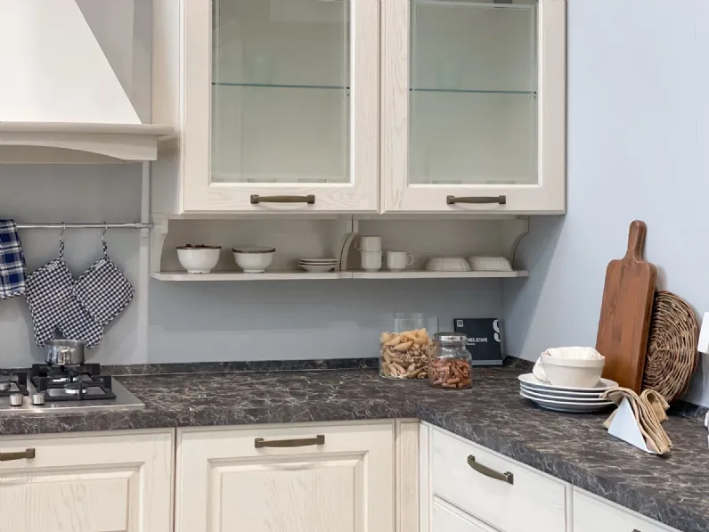 Cucina classica ad angolo Madeleine Scavolini a prezzo ribassato