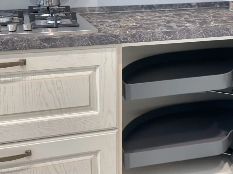 Cucina classica ad angolo Madeleine Scavolini a prezzo ribassato