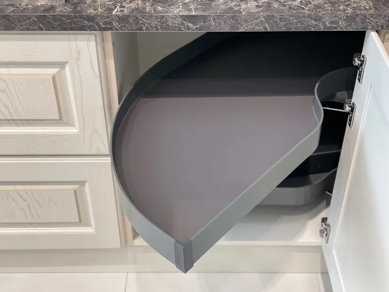 Cucina classica ad angolo Madeleine Scavolini a prezzo ribassato