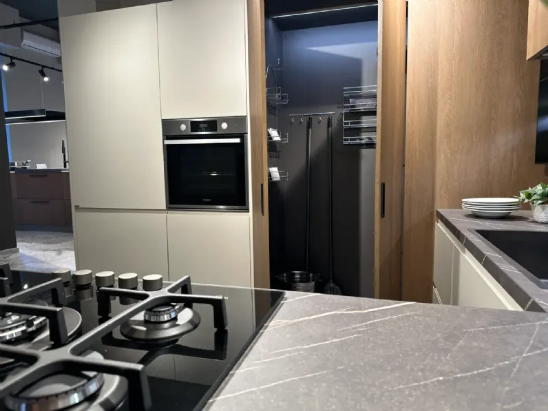 Cucina Motus moderna grigia Scavolini con penisola scontata 53%