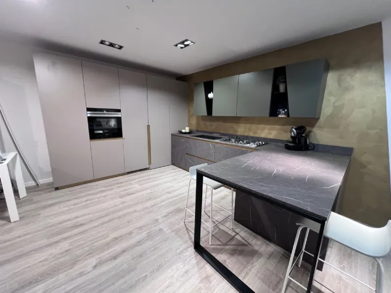 Cucina a PREZZI OUTLET in laminato materico Scavolini -51%