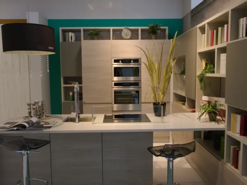 Cucina tortora moderna con penisola Motus Scavolini a soli 8990