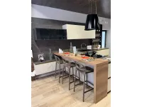 Cucina tortora moderna con penisola Delinea Scavolini scontata
