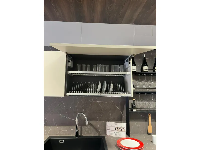 Cucina tortora moderna con penisola Delinea Scavolini scontata