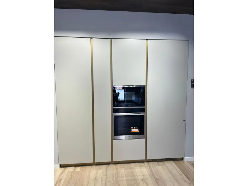 Cucina tortora moderna con penisola Delinea Scavolini scontata