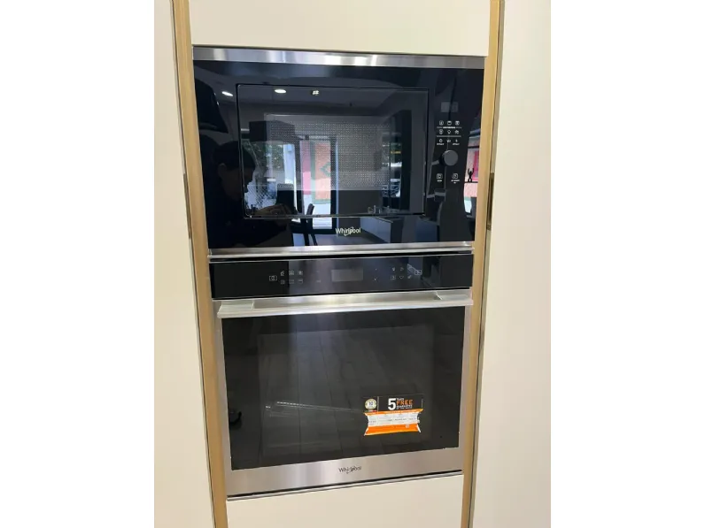 Cucina tortora moderna con penisola Delinea Scavolini scontata