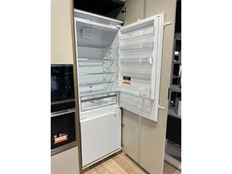 Cucina tortora moderna con penisola Delinea Scavolini scontata