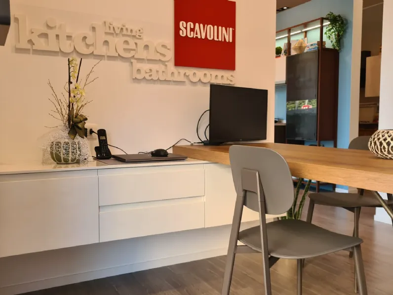 Cucina bianca moderna con penisola Motus  Scavolini in Offerta Outlet