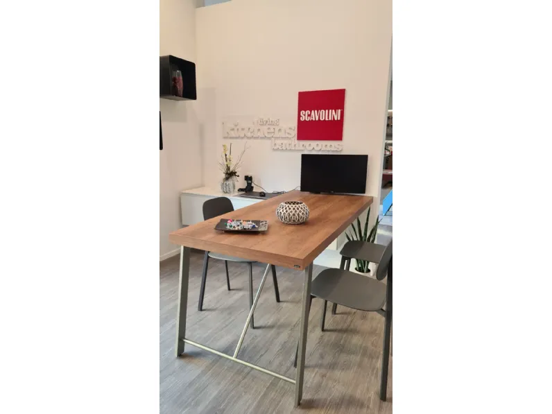 Cucina bianca moderna con penisola Motus  Scavolini in Offerta Outlet