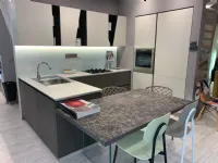 Cucina grigia moderna con penisola Qi scavolini Scavolini scontata