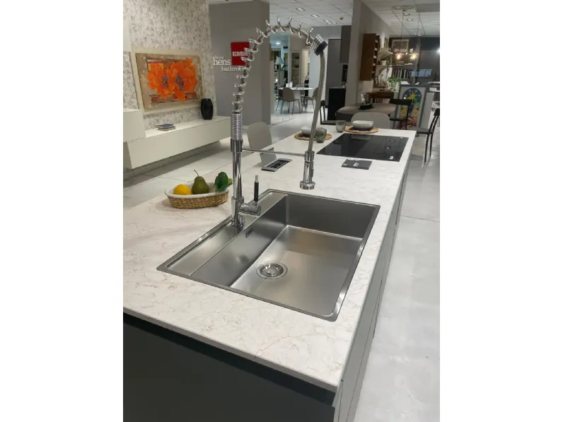 Cucina con isola design tortora Scavolini Regola a soli 21120 Euro