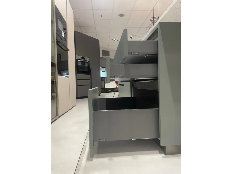Cucina con isola design tortora Scavolini Regola a soli 21120 Euro