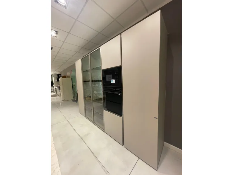 Cucina con isola design tortora Scavolini Regola a soli 21120 Euro