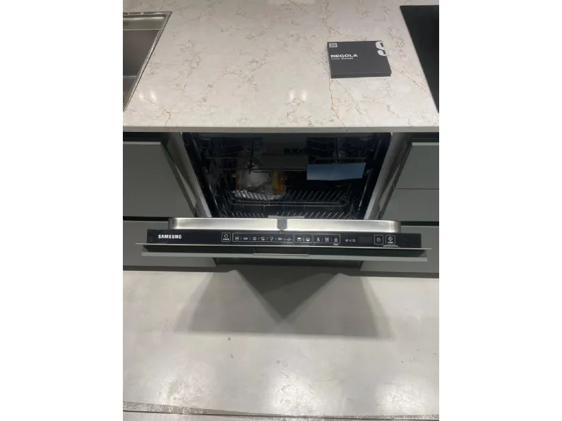 Cucina con isola design tortora Scavolini Regola a soli 21120 Euro