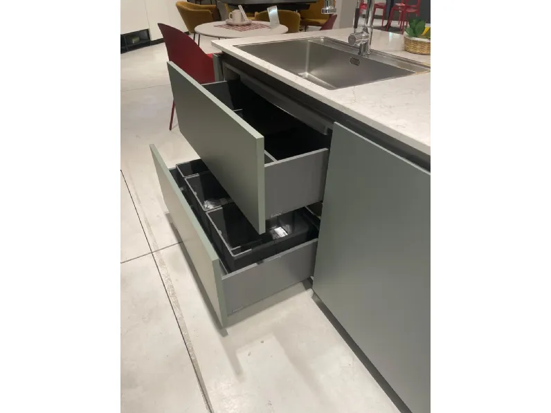 Cucina con isola design tortora Scavolini Regola a soli 21120 Euro