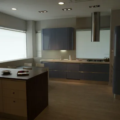 Cucina lineare in laminato lucido a prezzo scontato 30%