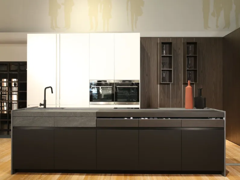 Cucina Scic moderna con penisola rovere moro in legno Cucina modello mediterraneum