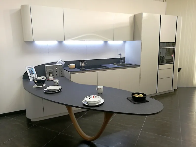 Cucina Snaidero design con penisola bianca in laccato opaco Ola 20