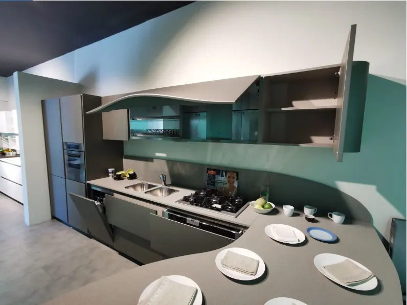 Cucina Snaidero design con penisola grigio in laccato opaco Ola 20