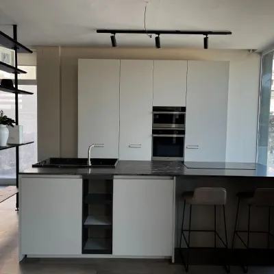 Cucina altri colori moderna con isola Soul Ernestomeda a soli 13300