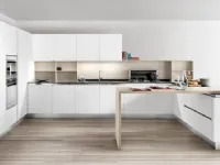 Cucina a prezzo ribassato con penisola design Mary Spagnol cucine