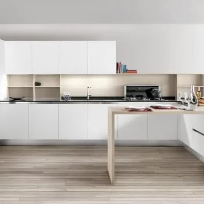 Cucina a prezzo ribassato con penisola design Mary Spagnol cucine