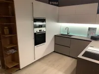 Cucina bianca moderna con penisola Metropolis Stosa a soli 12900