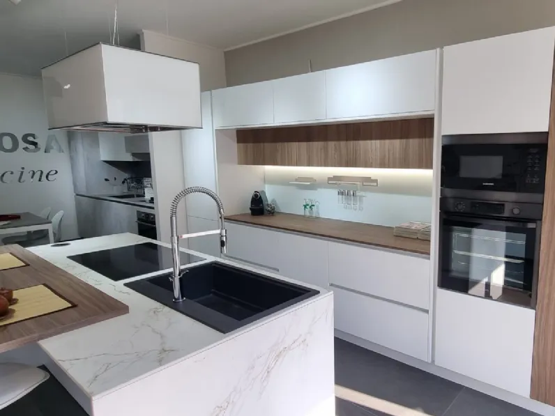 Scopri la cucina Stosa in polimerico opaco a -35%!
