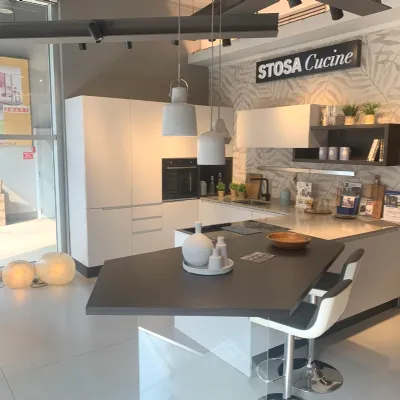 Cucina Karma moderna grigia Stosa con penisola scontata 50%