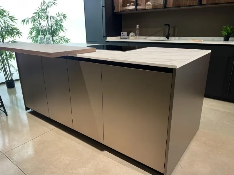 Cucina Stosa moderna con isola altri colori in laccata opaco Metropolis