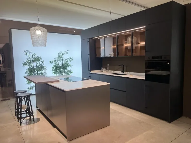 Cucina Stosa moderna con isola altri colori in laccata opaco Metropolis