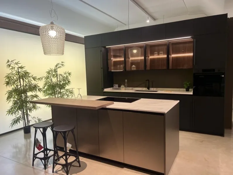 Cucina Stosa moderna con isola altri colori in laccata opaco Metropolis