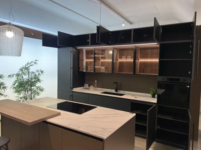 Cucina Stosa moderna con isola altri colori in laccata opaco Metropolis