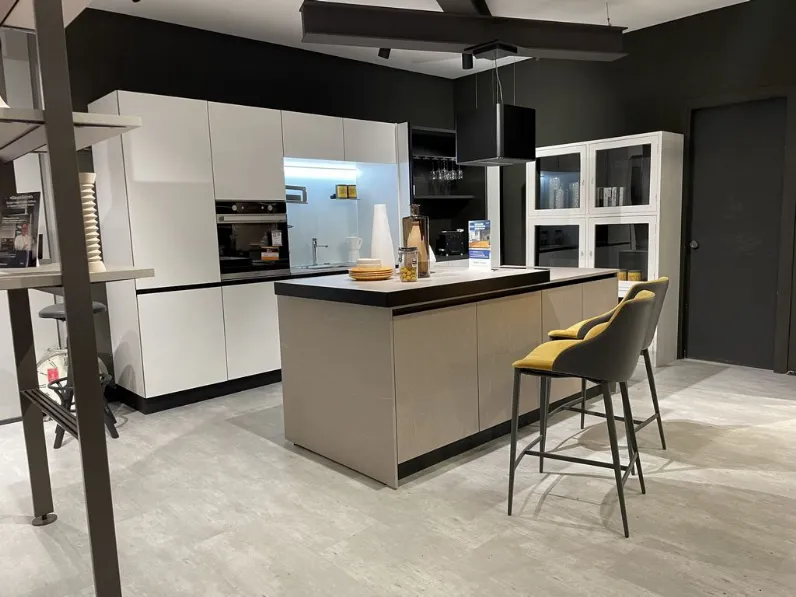Cucina Stosa moderna ad isola bianca in polimerico opaco Cv 646 aleve