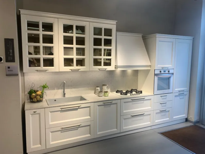 Cucina Beverly moderna bianca Stosa lineare scontata 50%