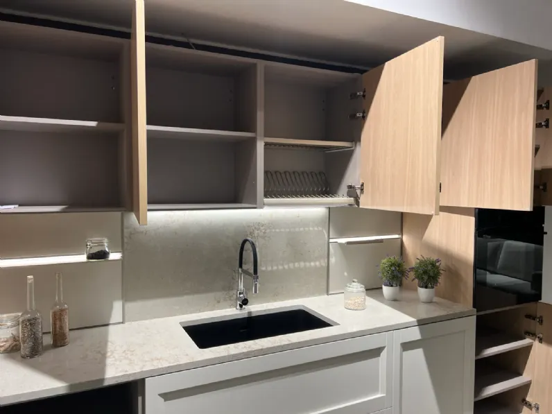 Cucina con isola in laccata opaco a prezzo ribassato 62%