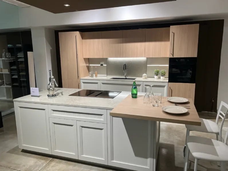 Cucina con isola in laccata opaco a prezzo ribassato 62%