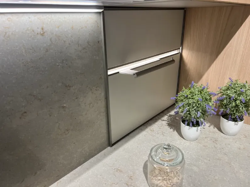 Cucina con isola in laccata opaco a prezzo ribassato 62%