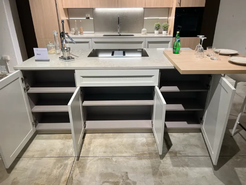 Cucina con isola in laccata opaco a prezzo ribassato 62%