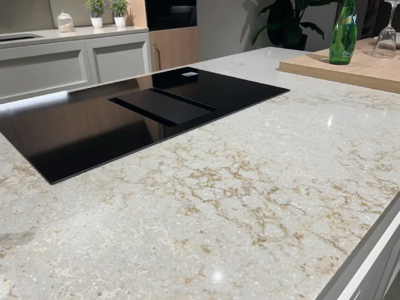 Cucina con isola in laccata opaco a prezzo ribassato 62%