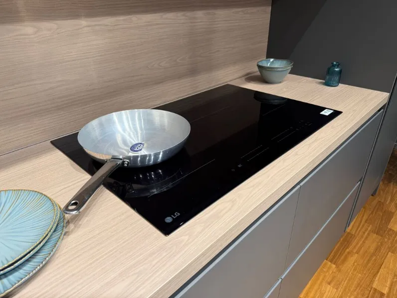 Cucina lineare in laminato materico grigia Young a prezzo scontato