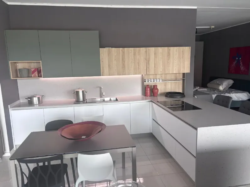 Cucina Gentili group moderna con penisola bianca in laminato opaco Time