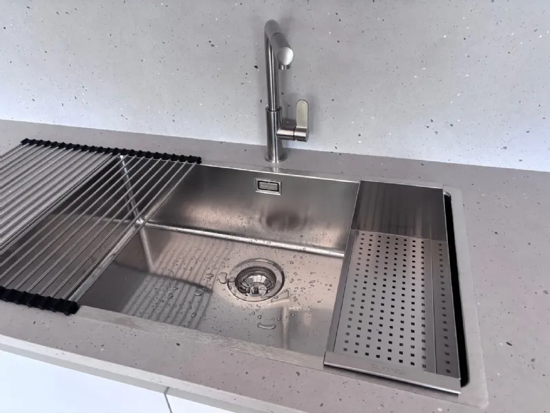 Cucina Time moderna bianca Gentili group con penisola scontata 40%